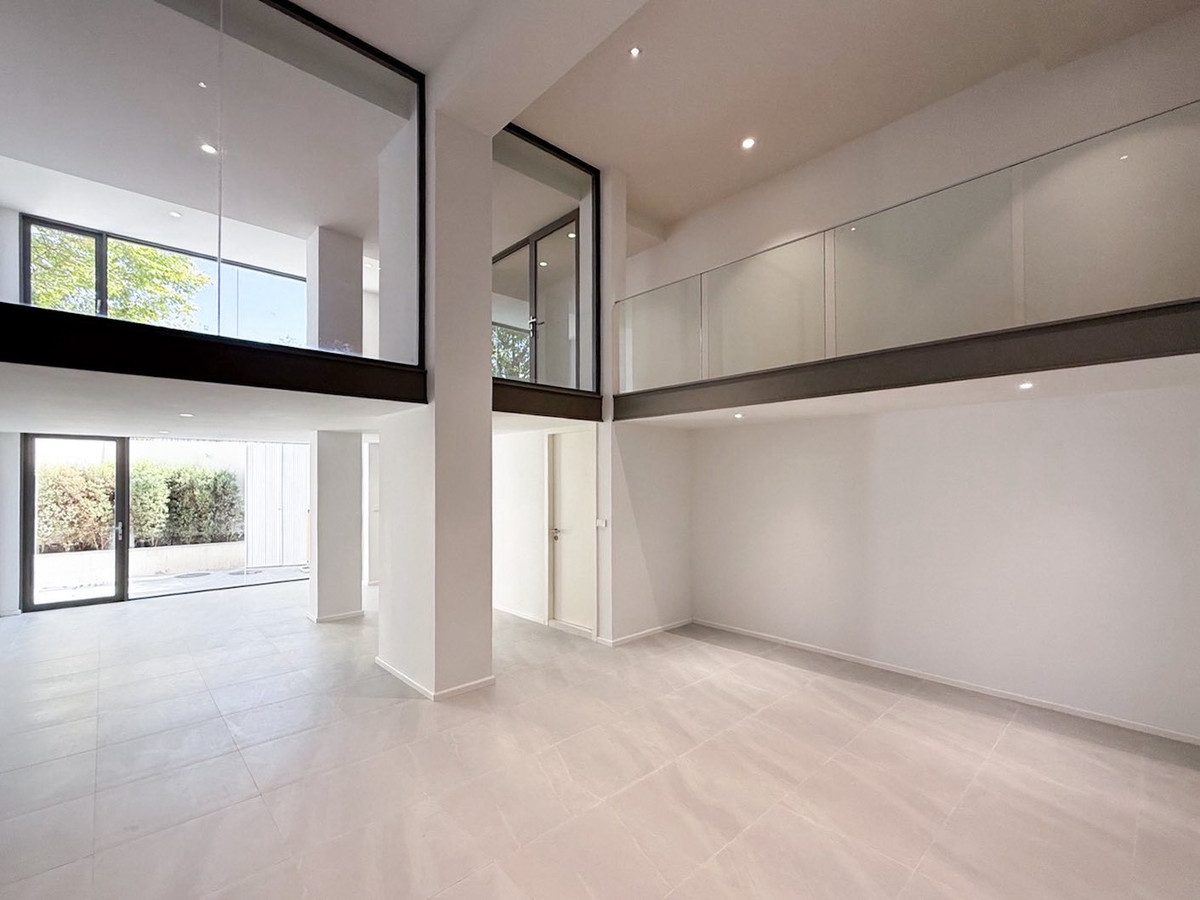 For SaleHome OfficeSukhumvit, Asoke, Thonglor : 📌For sale 𝐇𝐨𝐦𝐞 𝐎𝐟𝐟𝐢𝐜𝐞 / Townhome near Thonglor-Ekkamai With private elevator & 𝐒𝐦𝐚𝐫𝐭 𝐇𝐨𝐦𝐞 system. Wide usable area of ​​536 sq m. and parking for up to 4 cars. If interested, contact 095-424-3656.