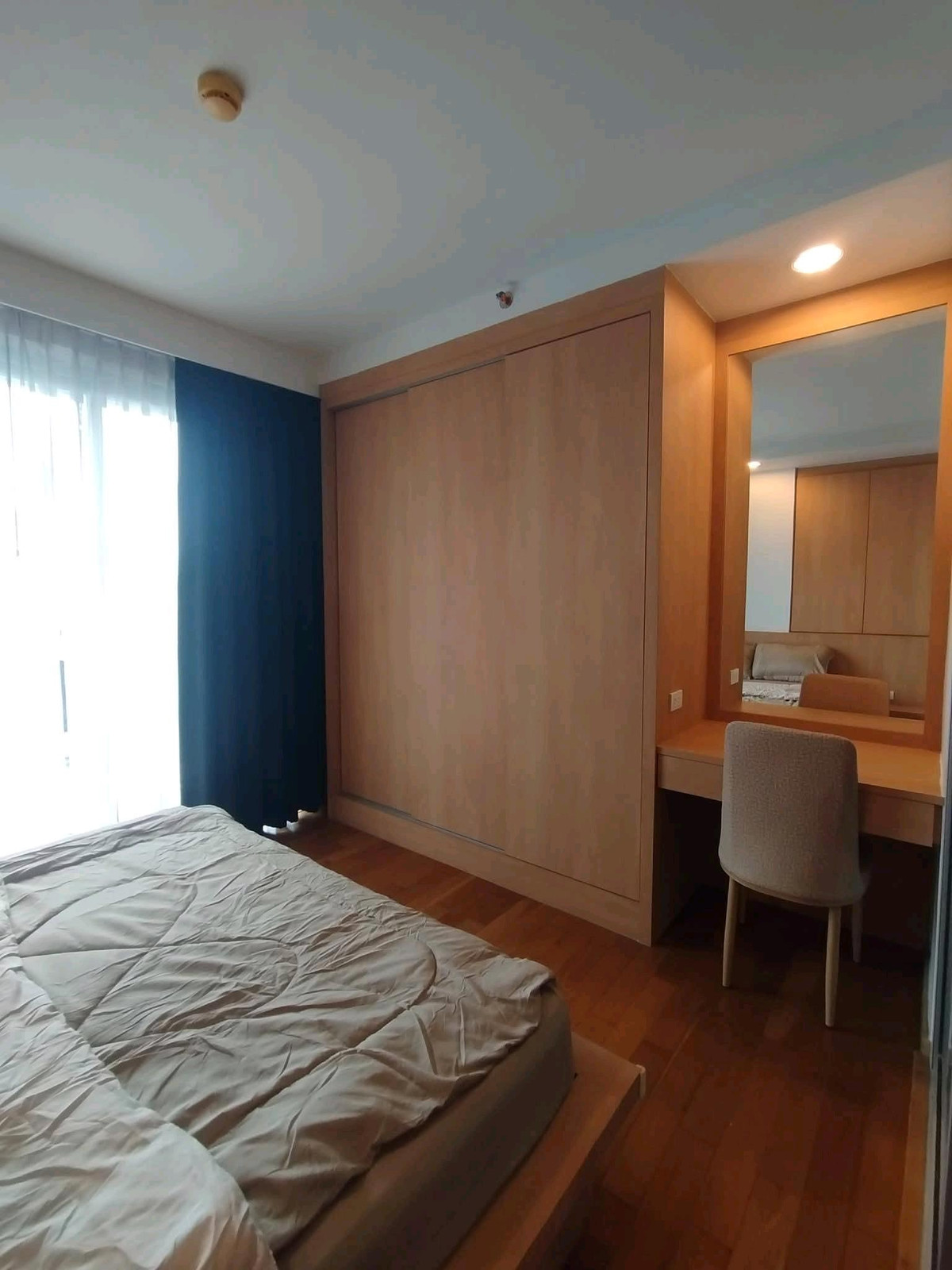 For RentCondoLadprao, Central Ladprao : ✨📍 Prime location "Lat Phrao Intersection", walk directly to BTS / MRT! Ready to move in immediately, beautiful room, fully furnished, location very hard to find!