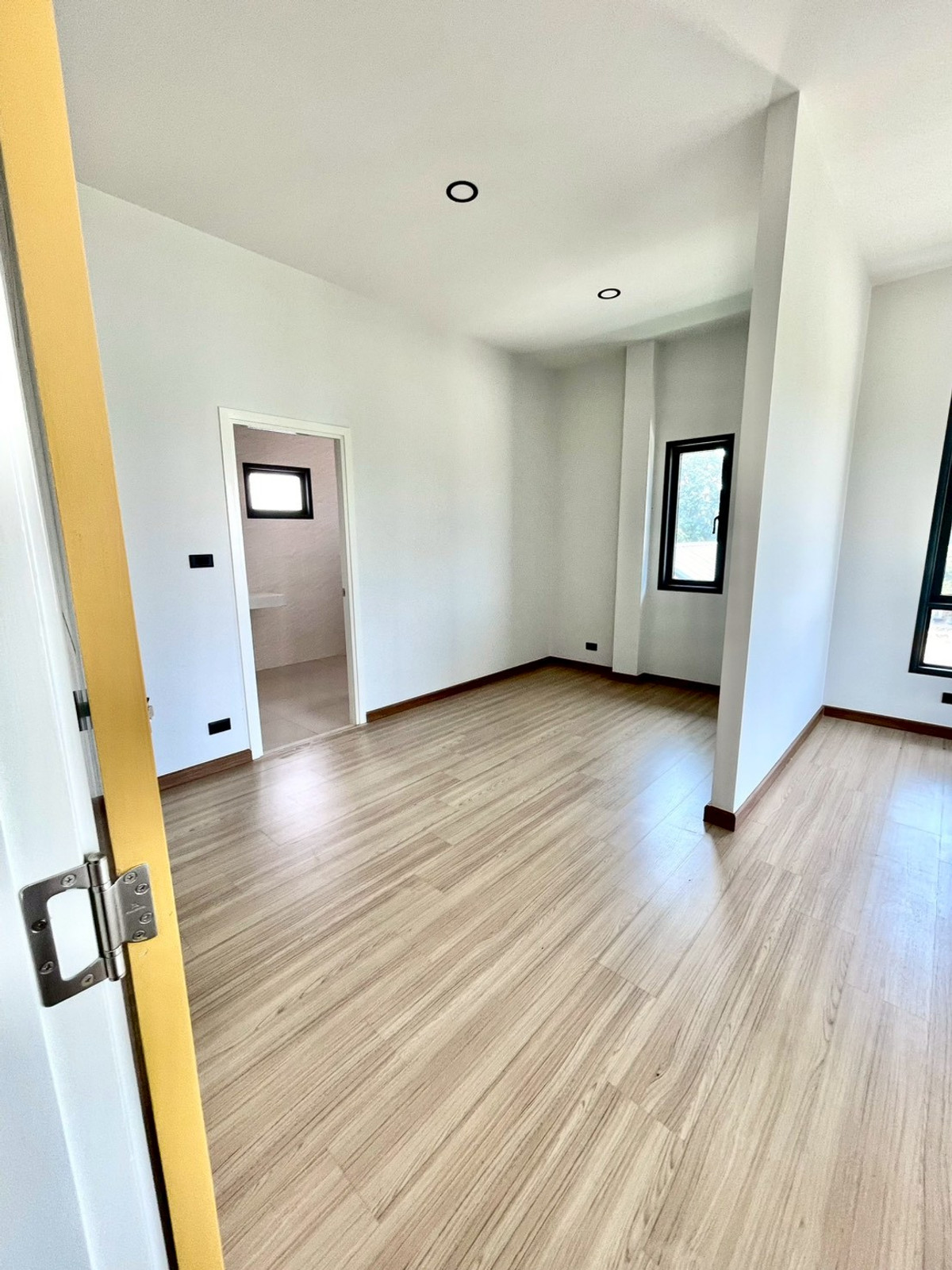 For SaleHousePattaya, Bangsaen, Chonburi : Detached House 57 Sq.w. behind Wat Takian Tia / 4 Bedrooms (FOR SALE) BEWN106