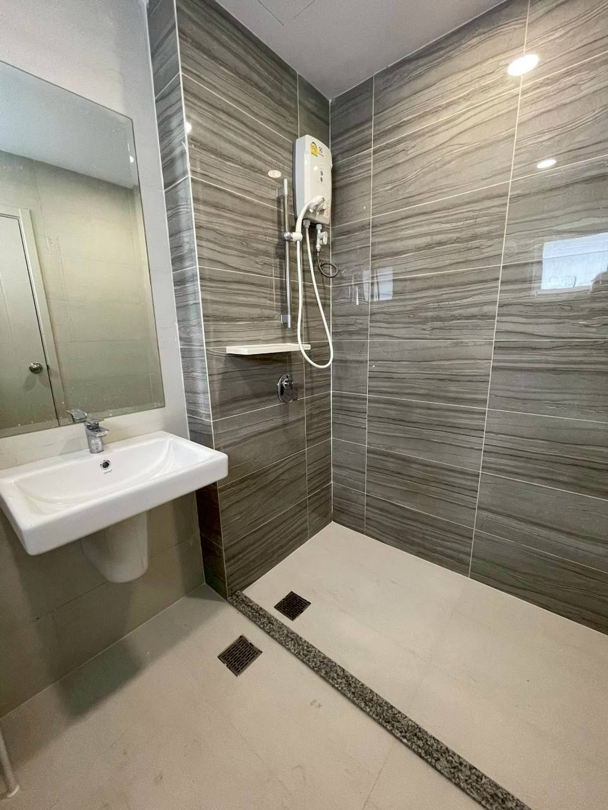 ให้เช่าคอนโดรามคำแหง หัวหมาก : ✅ SVR370 ✅ Line : @p2nproperty