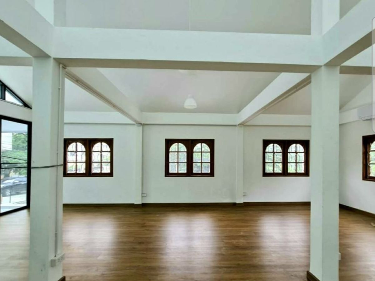 For RentHouseChokchai 4, Ladprao 71, Ladprao 48, : HR3327 Home Office for rent, completely renovated, Chokchai 4, wide area 70 sq m, parking for up to 7 cars, company registration possible.