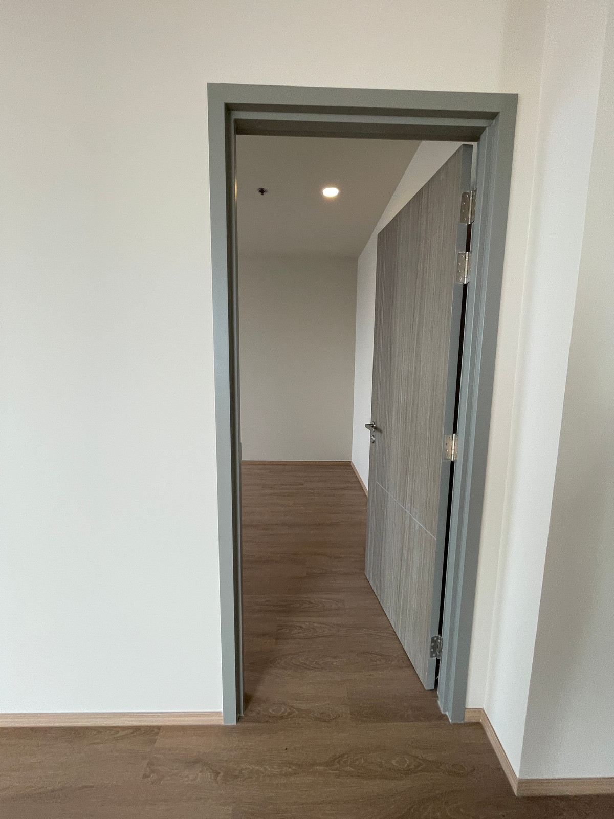 ขายคอนโดสาทร นราธิวาส : [RARE ITEM] The Issara Sathorn 3BR ชั้นสูง วิวโค้งน้ำบางกะเจ้า ที่จอดรถ 100% ใจกลางถนนจันทน์-สาทร สัมผัสประสบการณ์การอยู่อาศัยที่เหนือระดับ กับยูนิตตำแหน่งสวยที่สุดในโครงการ คอนโด High Rise ระดับ Luxury บนทำเลศักยภาพ "ถนนจันทน์" เชื่อมต่อสีลม-สา