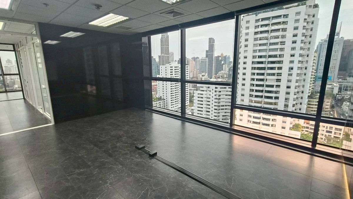 For RentOfficeSukhumvit, Asoke, Thonglor : HR3329FOR RENT Office ready to move in, city view, New Phetchaburi Road (near MRT Phetchaburi), area 120.80 sq m | Rooms already separated | Free common fees Can register a company
