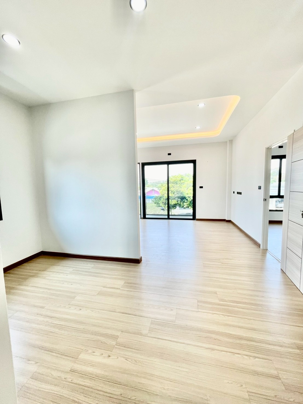 For SaleHousePattaya, Bangsaen, Chonburi : Detached House 57 Sq.w. behind Wat Takian Tia / 4 Bedrooms (FOR SALE) BEWN106