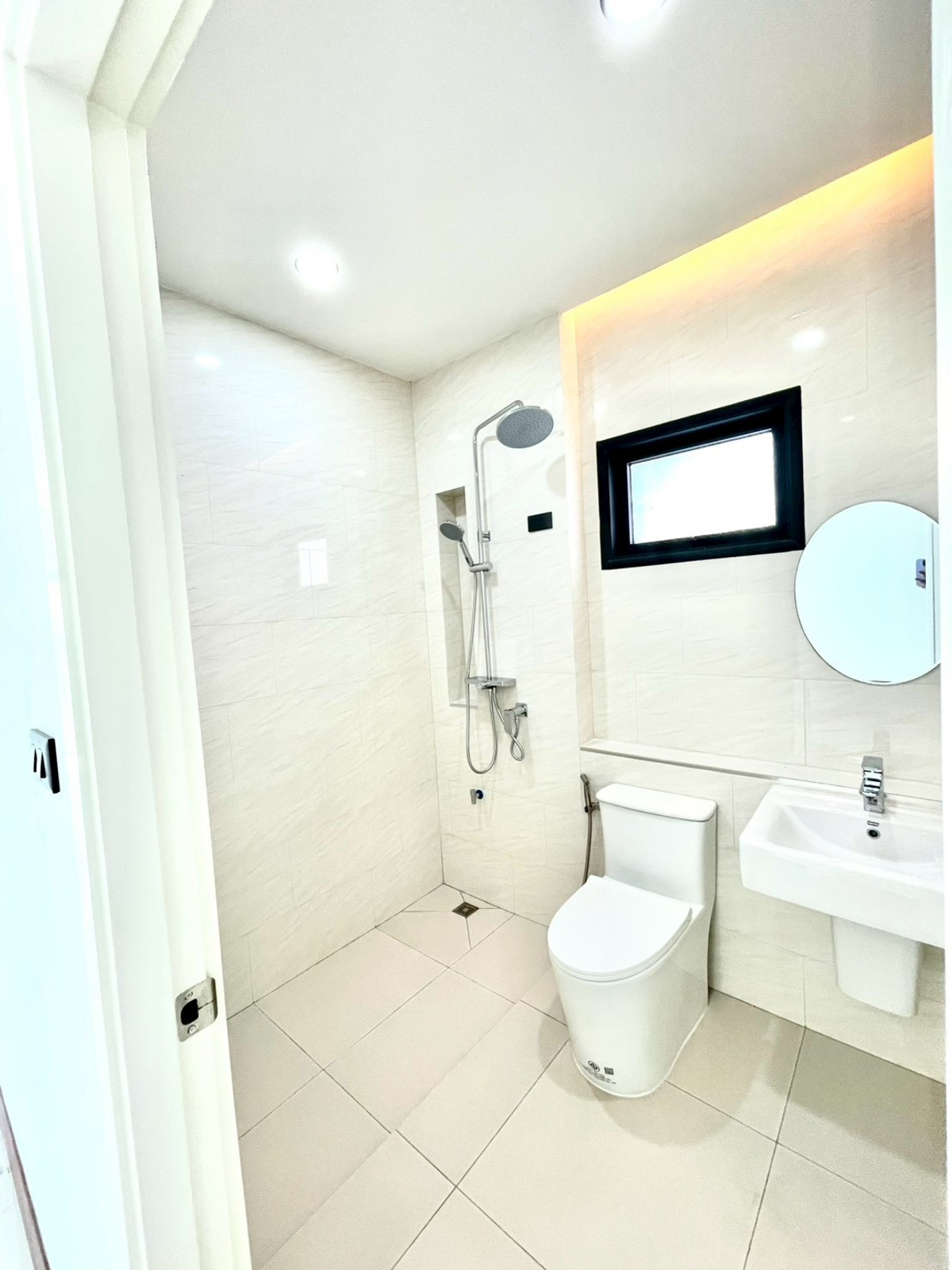 For SaleHousePattaya, Bangsaen, Chonburi : Detached House 57 Sq.w. behind Wat Takian Tia / 4 Bedrooms (FOR SALE) BEWN106