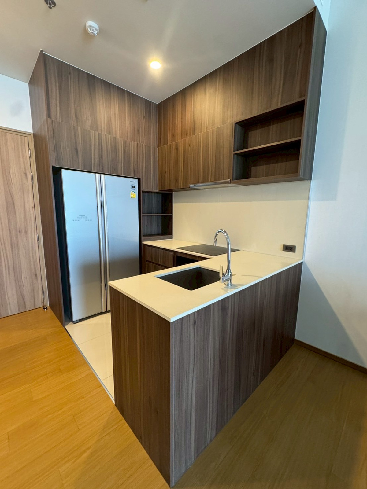 For RentCondoSukhumvit, Asoke, Thonglor : 2 bedrooms available, beautiful view, fully decorated, ready to move in. Near BTS Phrom Phong