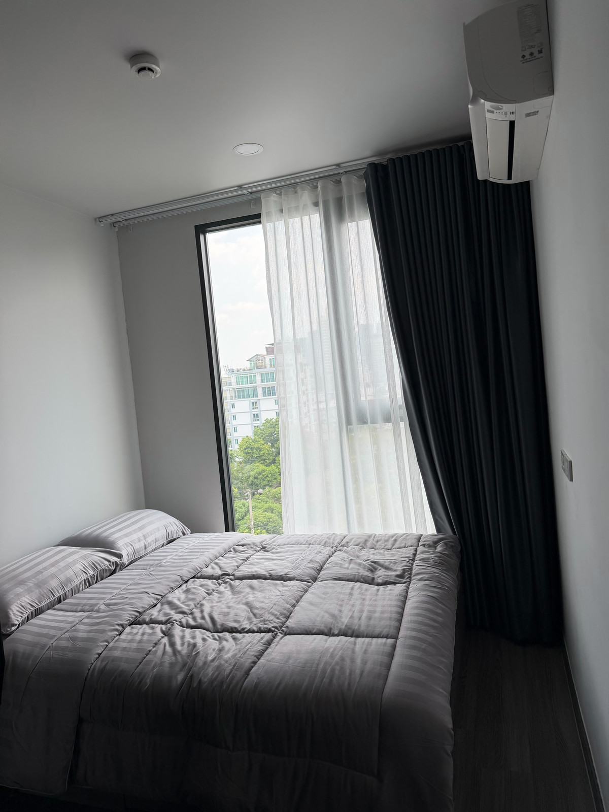 For RentCondoLadprao, Central Ladprao : The origin Lat Phrao 15, very new room, good price too.