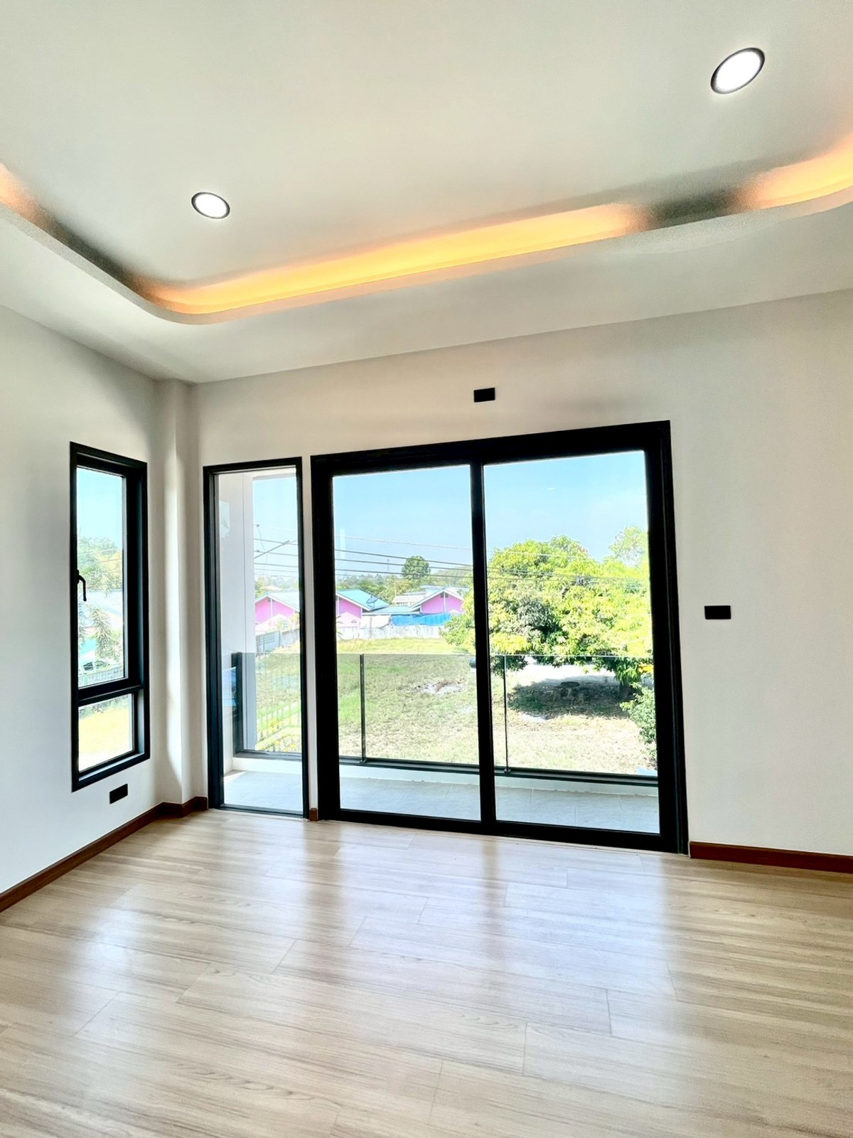 For SaleHousePattaya, Bangsaen, Chonburi : Detached House 57 Sq.w. behind Wat Takian Tia / 4 Bedrooms (FOR SALE) BEWN106