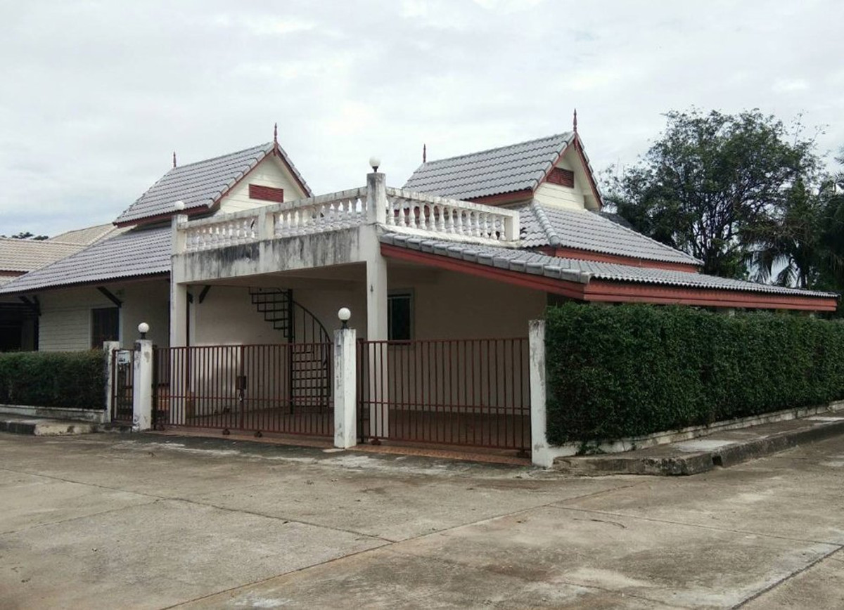 ขายบ้านเชียงใหม่ : ขายบ้านเดี่ยวชั้นเดียว สไตล์ รีสอร์ท ติดทะเลสาบในโครงการ หมู่บ้านบลูไดมอนด์ เชียงใหม่ (โครงการซีเอ็มโฮม)  บนถนนวงแหวนเลี่ยงเมืองเชียงใหม่รอบนอก 