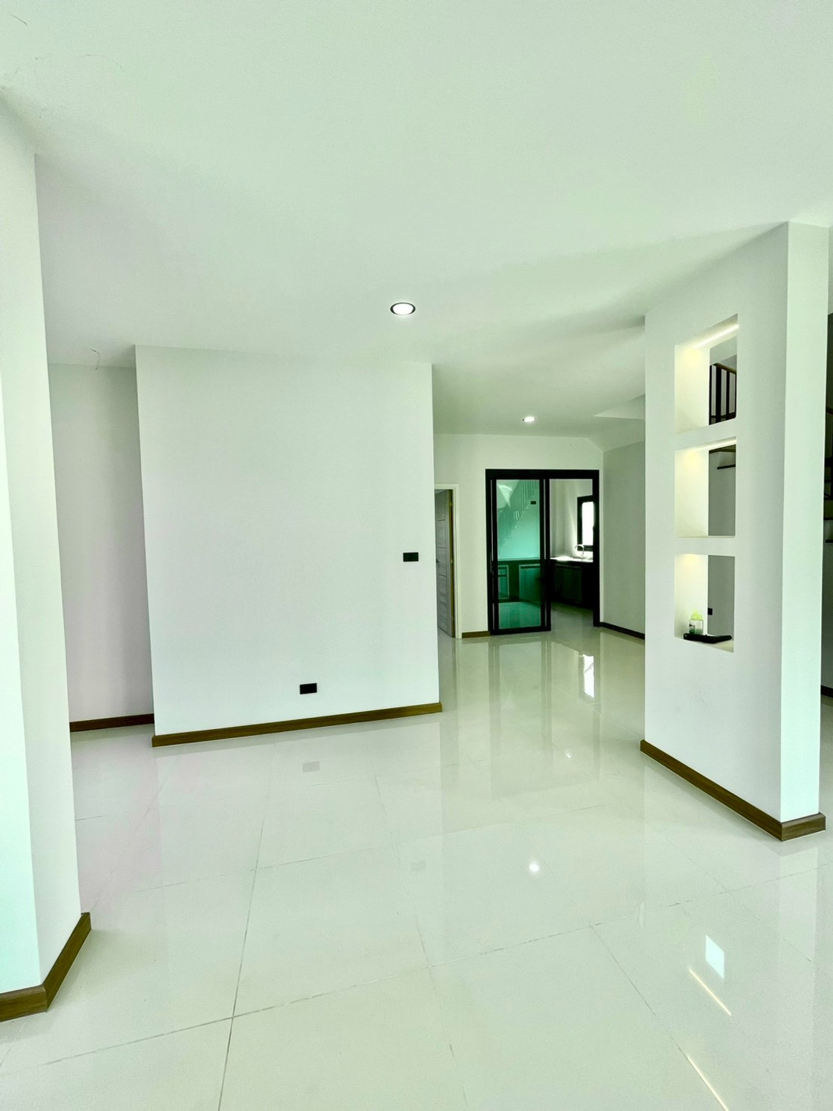 For SaleHousePattaya, Bangsaen, Chonburi : Detached House 57 Sq.w. behind Wat Takian Tia / 4 Bedrooms (FOR SALE) BEWN106