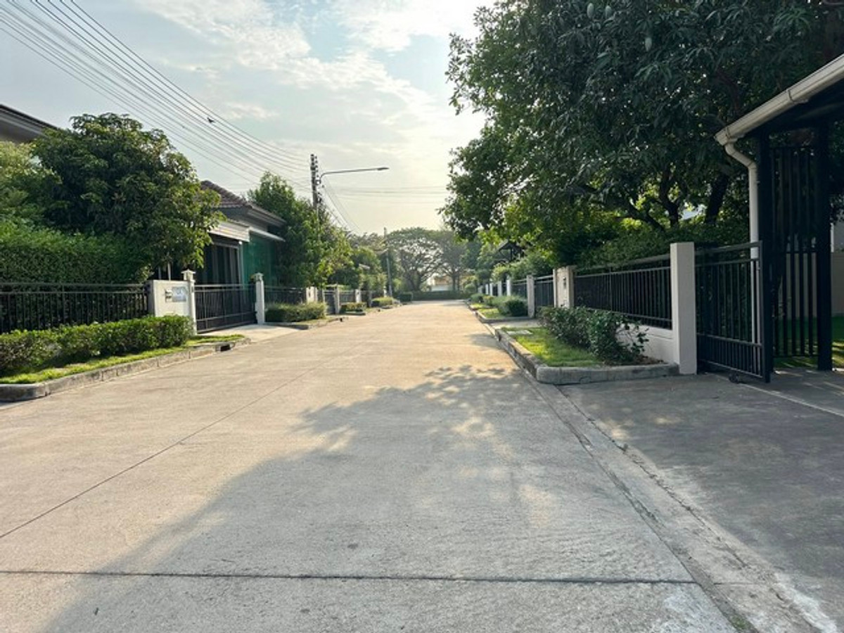 For RentHousePathum Thani,Rangsit, Thammasat : HR3322 Single house for rent, PAVE Rangsit project (Khlong 4) – beautiful house, new condition, with furniture/new appliances.