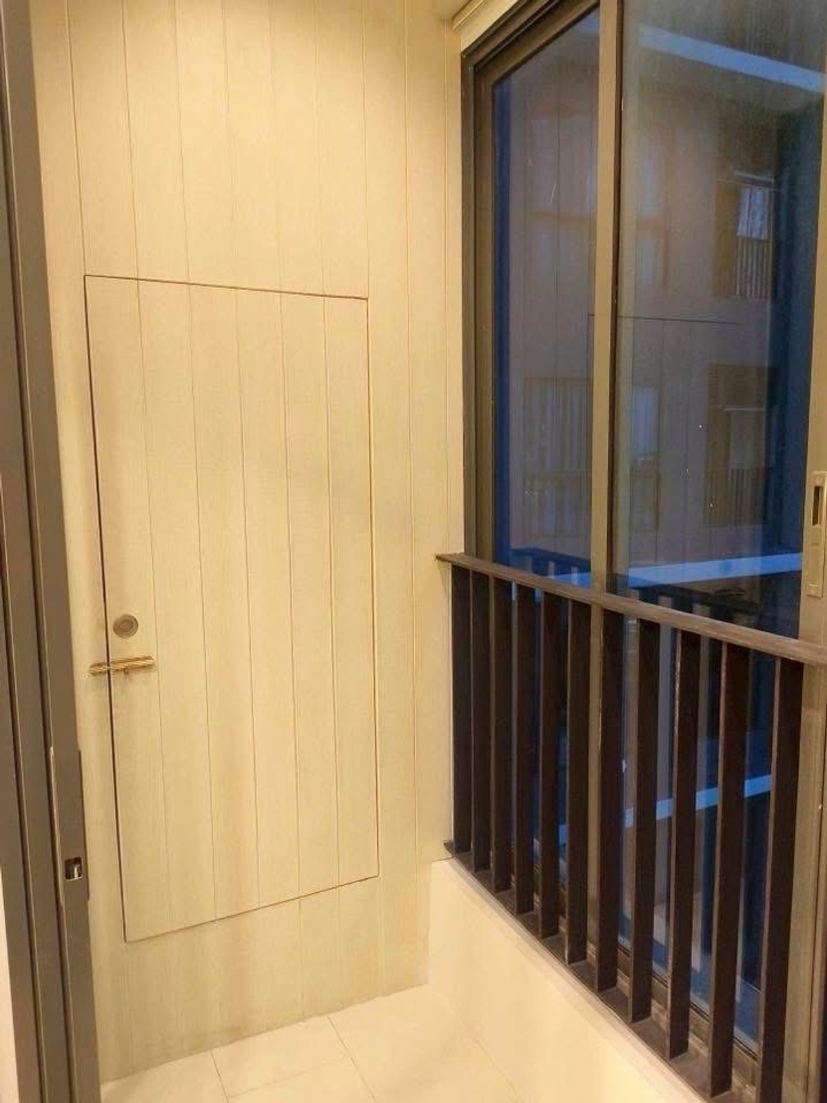 For RentCondoWongwianyai, Charoennakor : 💙@condocurator 💙 IDEO Mobi Sathorn fully furnished [PM4882]