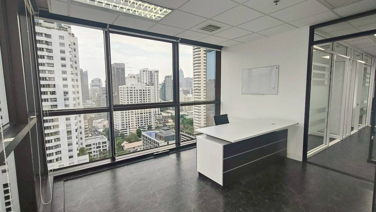 For RentOfficeSukhumvit, Asoke, Thonglor : HR3329FOR RENT Office ready to move in, city view, New Phetchaburi Road (near MRT Phetchaburi), area 120.80 sq m | Rooms already separated | Free common fees Can register a company