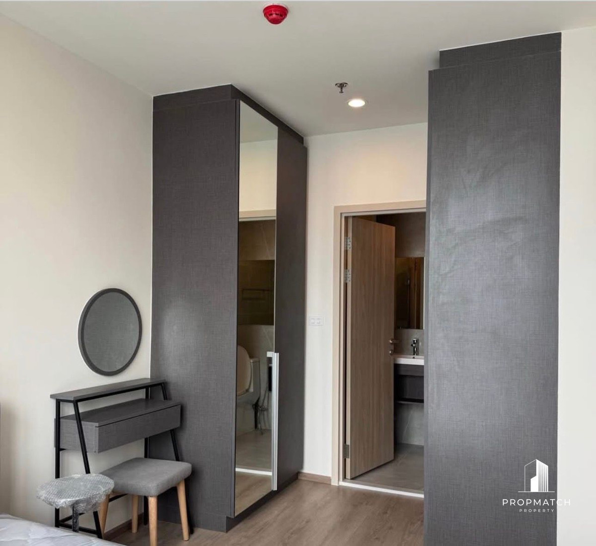 ขายคอนโดพระราม 9 เพชรบุรีตัดใหม่ RCA :  ✨Flash Deal ✨Nue District R9(1Bed1Bath30SQM.)  พร้อมอยู่ ! เพียง 4,350,000  บาท Tel.0981315848 @propmatch