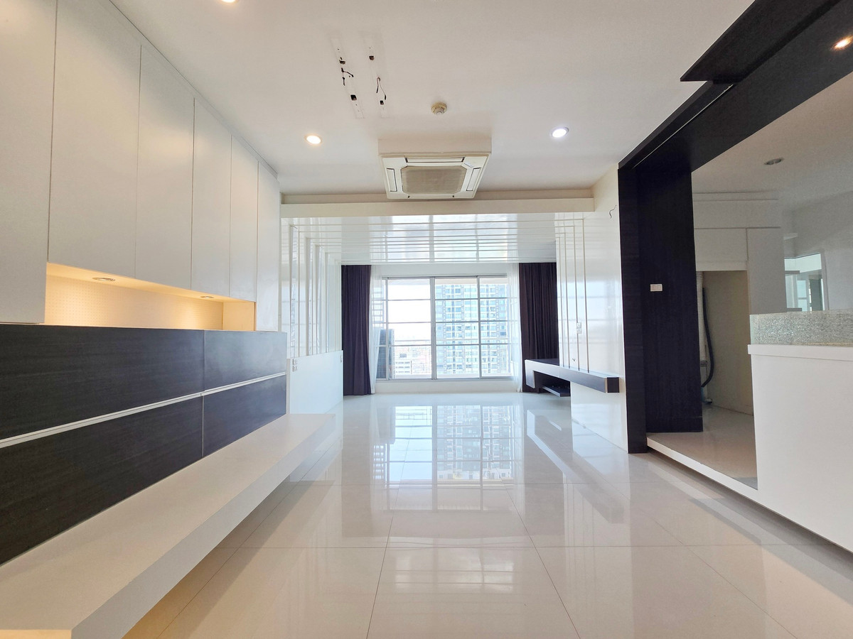 For SaleCondoRatchathewi,Phayathai : (Urgent sale) 🏠✨ Baan Klang Krung Siam-Pathumwan | Condo for sale, 2 bedrooms, large room, prime location, convenient travel (HBH-ST-242)