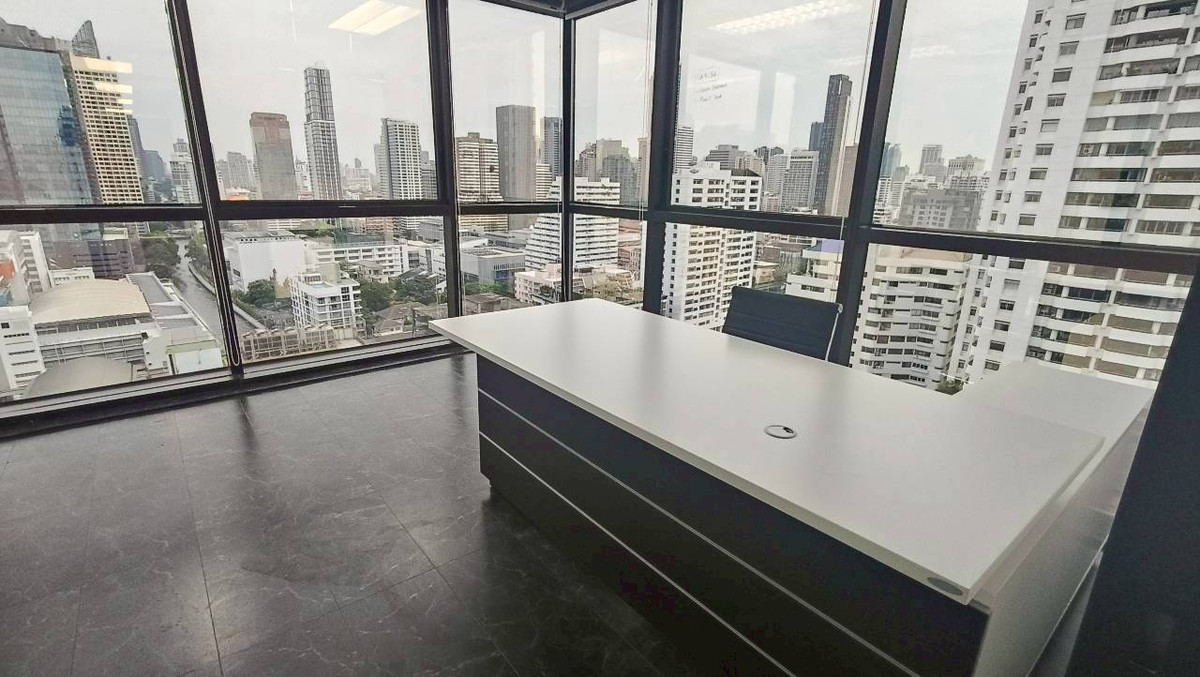 For RentOfficeSukhumvit, Asoke, Thonglor : HR3329FOR RENT Office ready to move in, city view, New Phetchaburi Road (near MRT Phetchaburi), area 120.80 sq m | Rooms already separated | Free common fees Can register a company