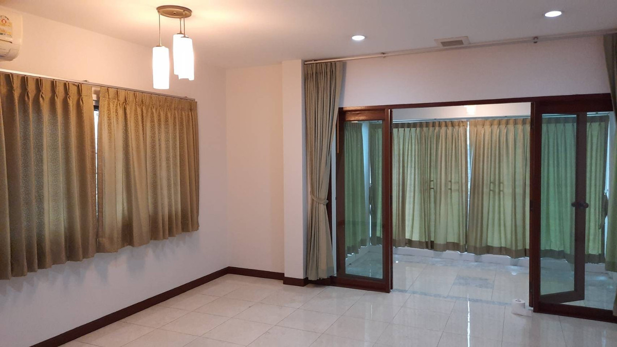 For RentHousePattanakan, Srinakarin : Detached House Keha Nakhon 3 / 4 Bedrooms (FOR RENT) FON223