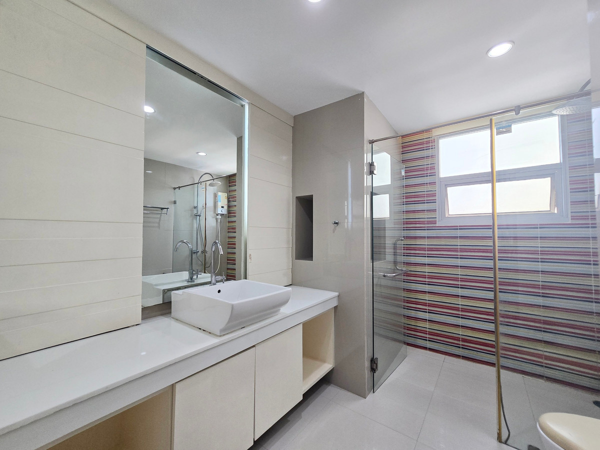 For SaleCondoRatchathewi,Phayathai : (Urgent sale) 🏠✨ Baan Klang Krung Siam-Pathumwan | Condo for sale, 2 bedrooms, large room, prime location, convenient travel (HBH-ST-242)