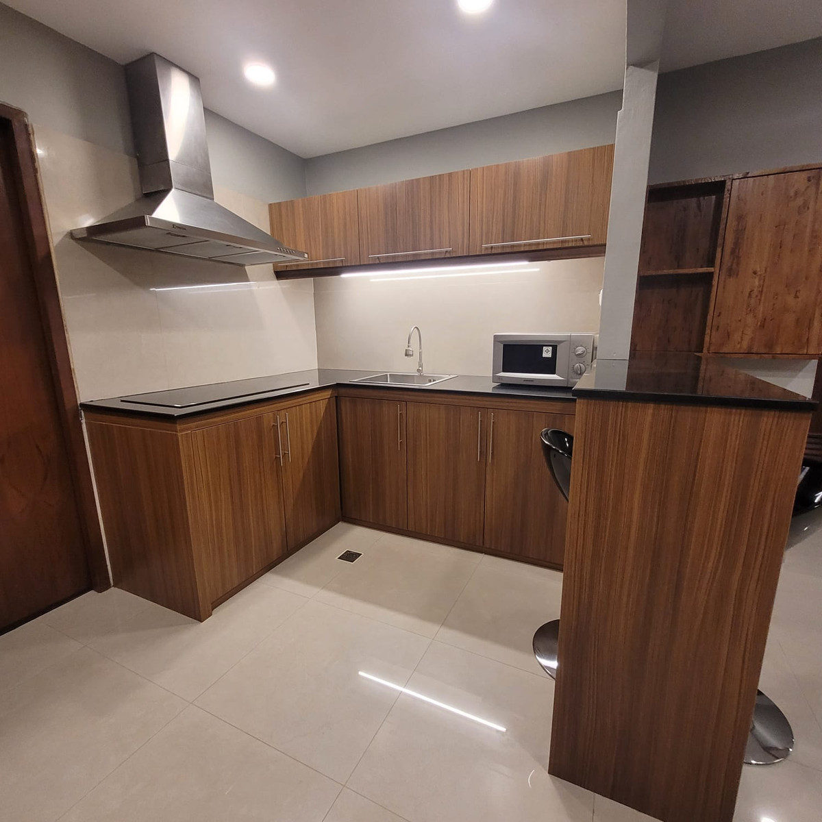 For SaleCondoSukhumvit, Asoke, Thonglor : Baan Phromphong Condo / Ready to move, spacious unit with great value in the Phrom Phong - Asoke area. / 2 bed 108 sq.m.Tel. 0937890899