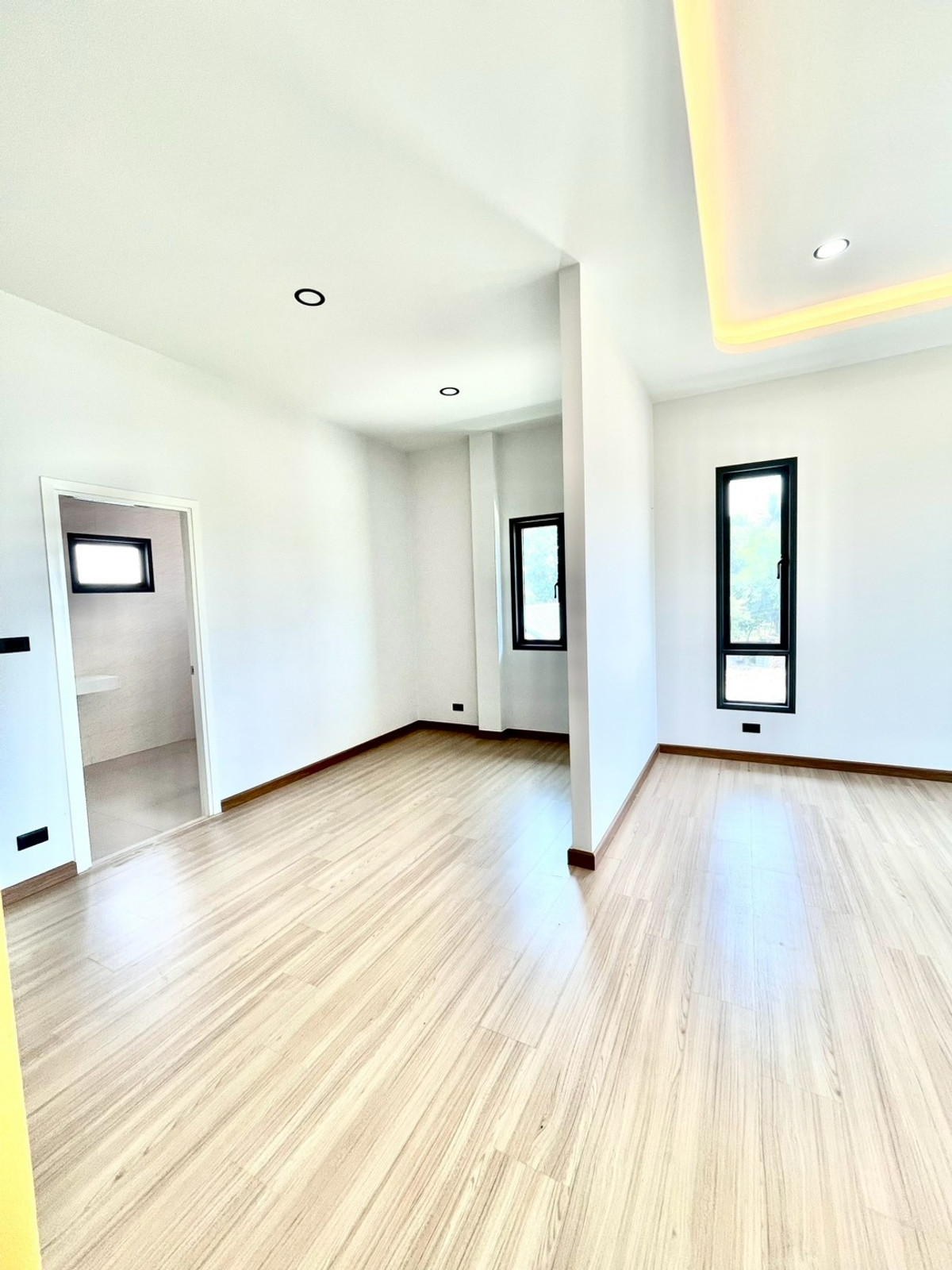 For SaleHousePattaya, Bangsaen, Chonburi : Detached House 57 Sq.w. behind Wat Takian Tia / 4 Bedrooms (FOR SALE) BEWN106