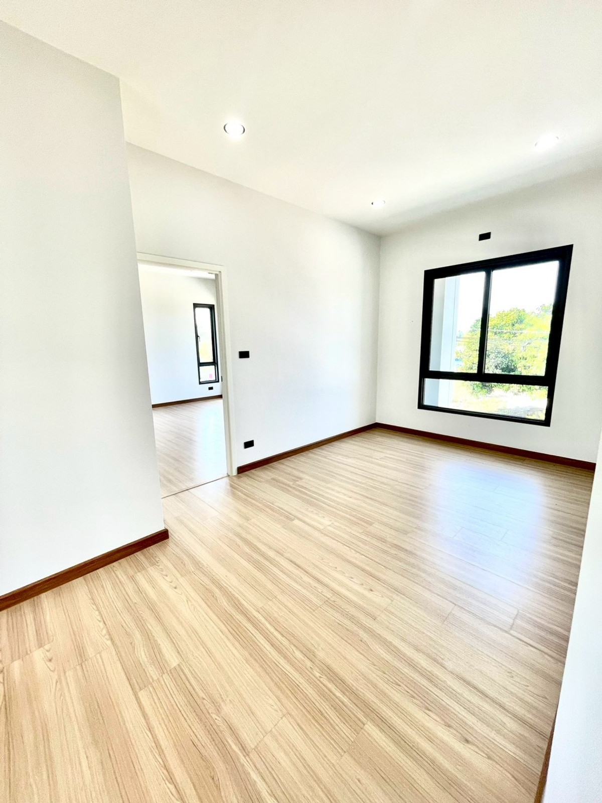 For SaleHousePattaya, Bangsaen, Chonburi : Detached House 57 Sq.w. behind Wat Takian Tia / 4 Bedrooms (FOR SALE) BEWN106