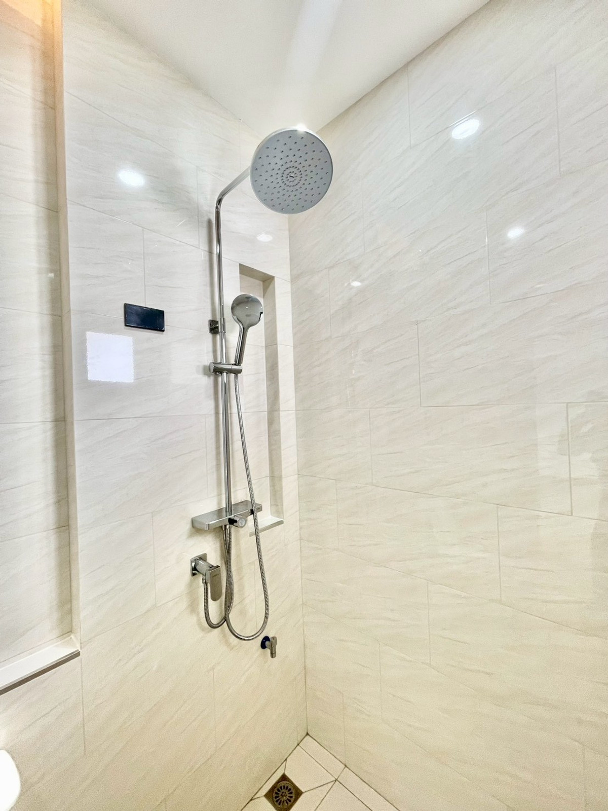 For SaleHousePattaya, Bangsaen, Chonburi : Detached House 57 Sq.w. behind Wat Takian Tia / 4 Bedrooms (FOR SALE) BEWN106