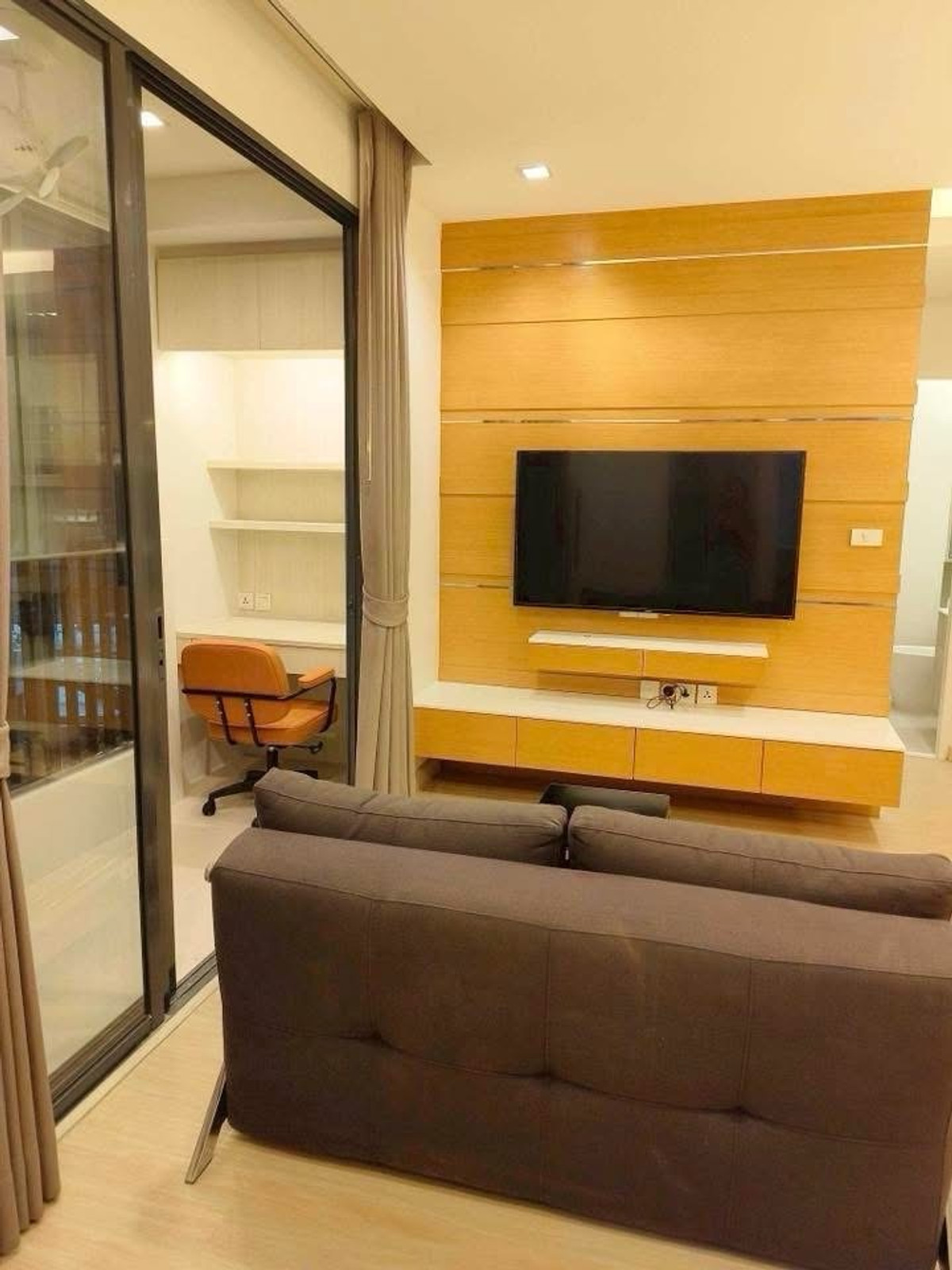 For RentCondoWongwianyai, Charoennakor : 💙@condocurator 💙 IDEO Mobi Sathorn fully furnished [PM4882]