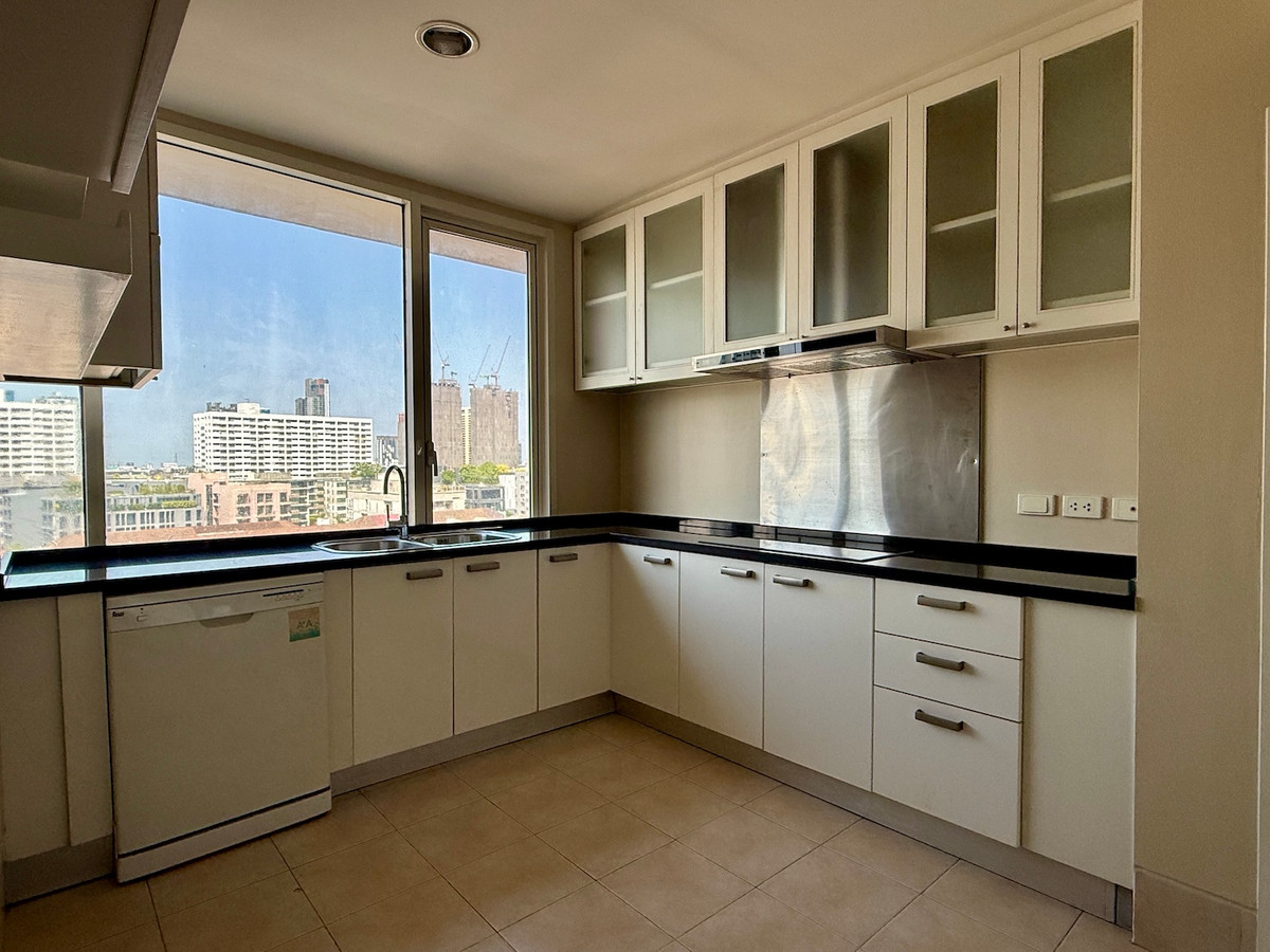 ให้เช่าคอนโดสุขุมวิท อโศก ทองหล่อ : คอนโด 4 ห้องนอน เลี้ยงสัตว์ได้ ใจกลางซอยทองหล่อ ใกล้สถานีรถไฟฟ้า BTS ทองหล่อ