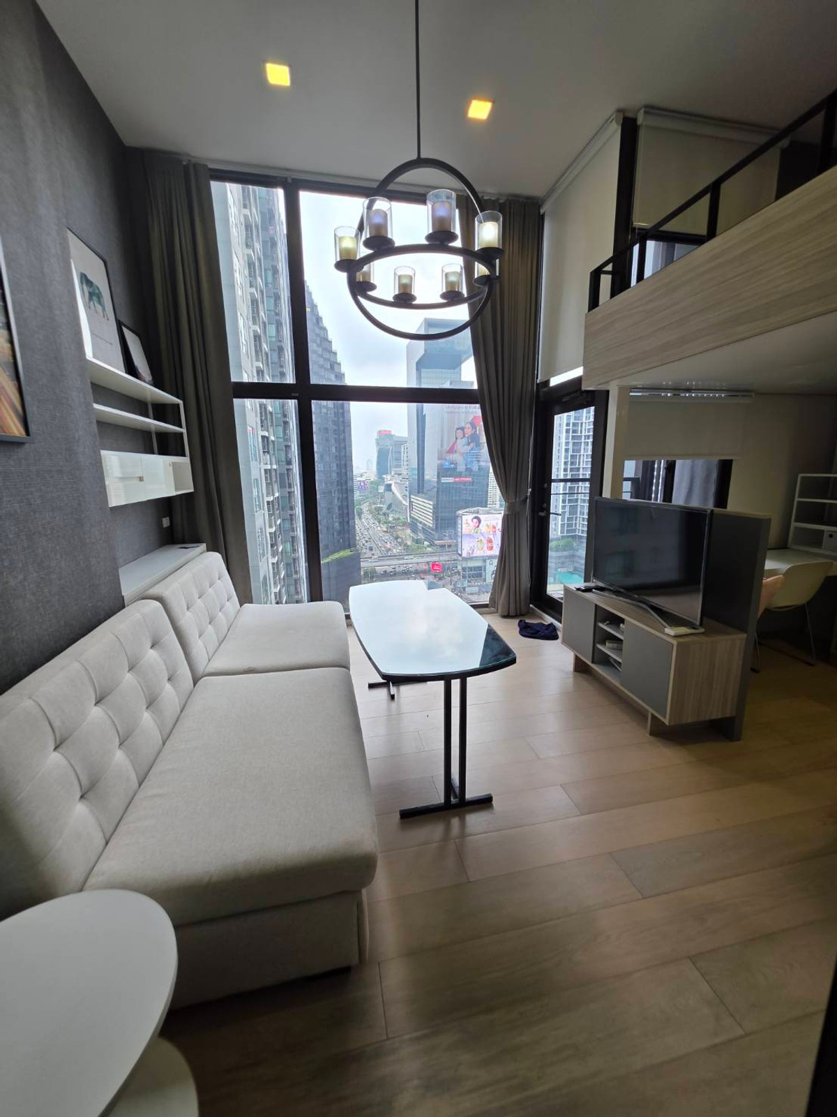 ให้เช่าคอนโดพระราม 9 เพชรบุรีตัดใหม่ RCA : !! ห้องสวย ให้เช่าคอนโด Chewathai Residence Asoke ใกล้ MRT Rama 9