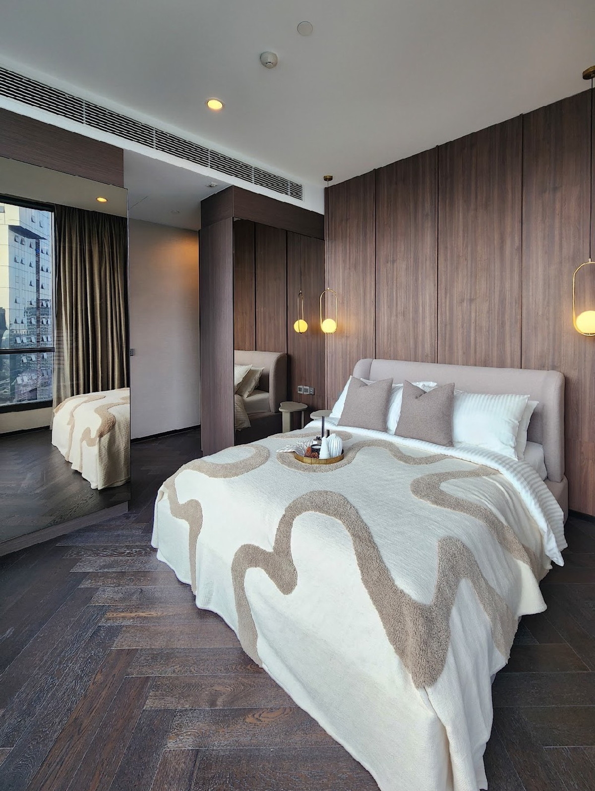 For RentCondoSukhumvit, Asoke, Thonglor : !! Beautiful room for rent, Condo The Esse Sukhumvit 36, near BTS Thonglor.