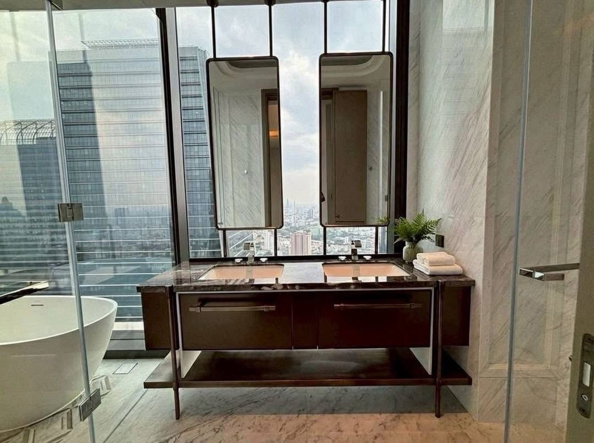 CondoWitthayu, Chidlom, Langsuan, Ploenchit : Luxury Penthouse Condo for Sale and Rent Wireless Area 2 Bedroom 151 sq.m High Floor Bangkok