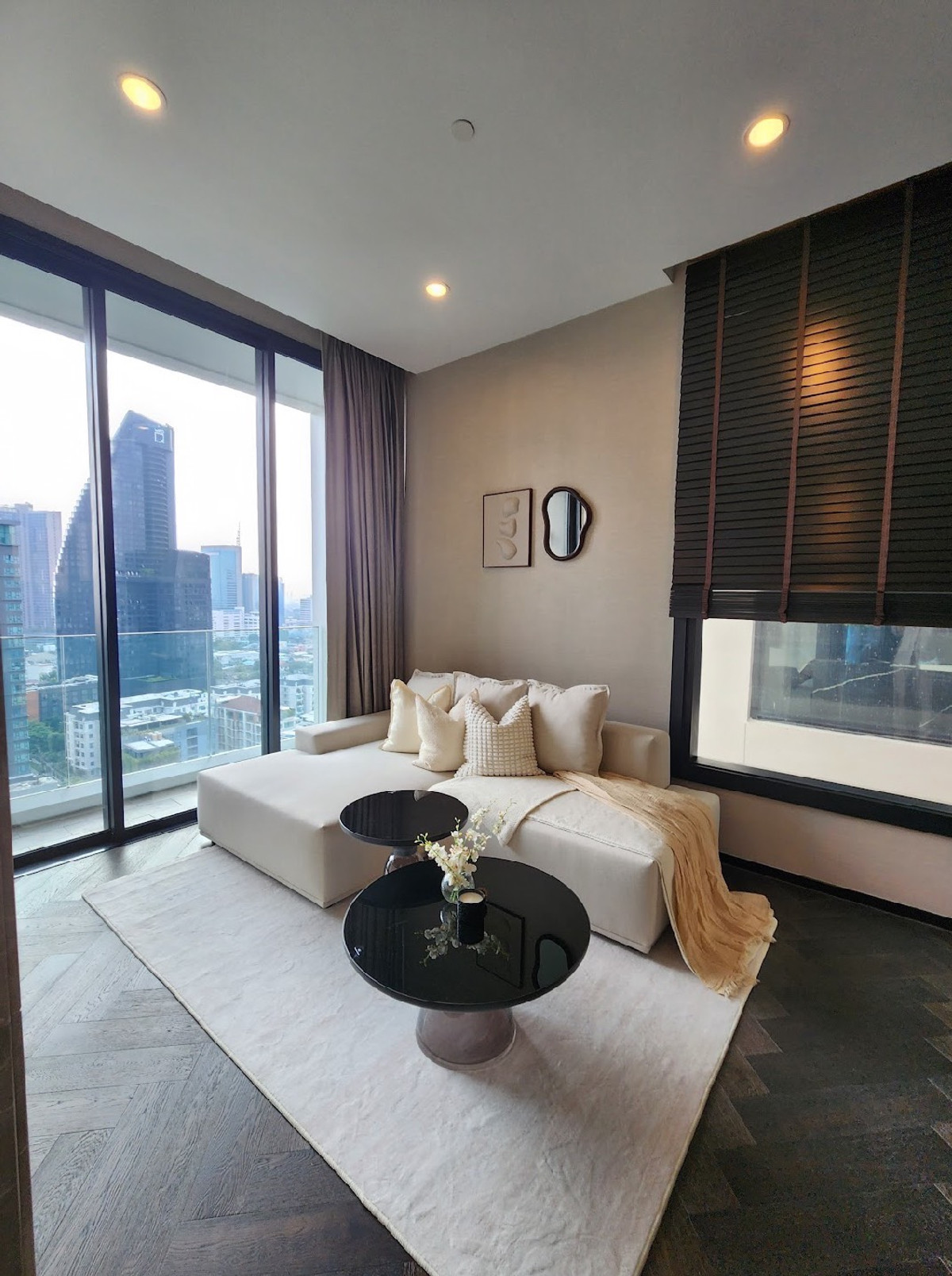 For RentCondoSukhumvit, Asoke, Thonglor : !! Beautiful room for rent, Condo The Esse Sukhumvit 36, near BTS Thonglor.