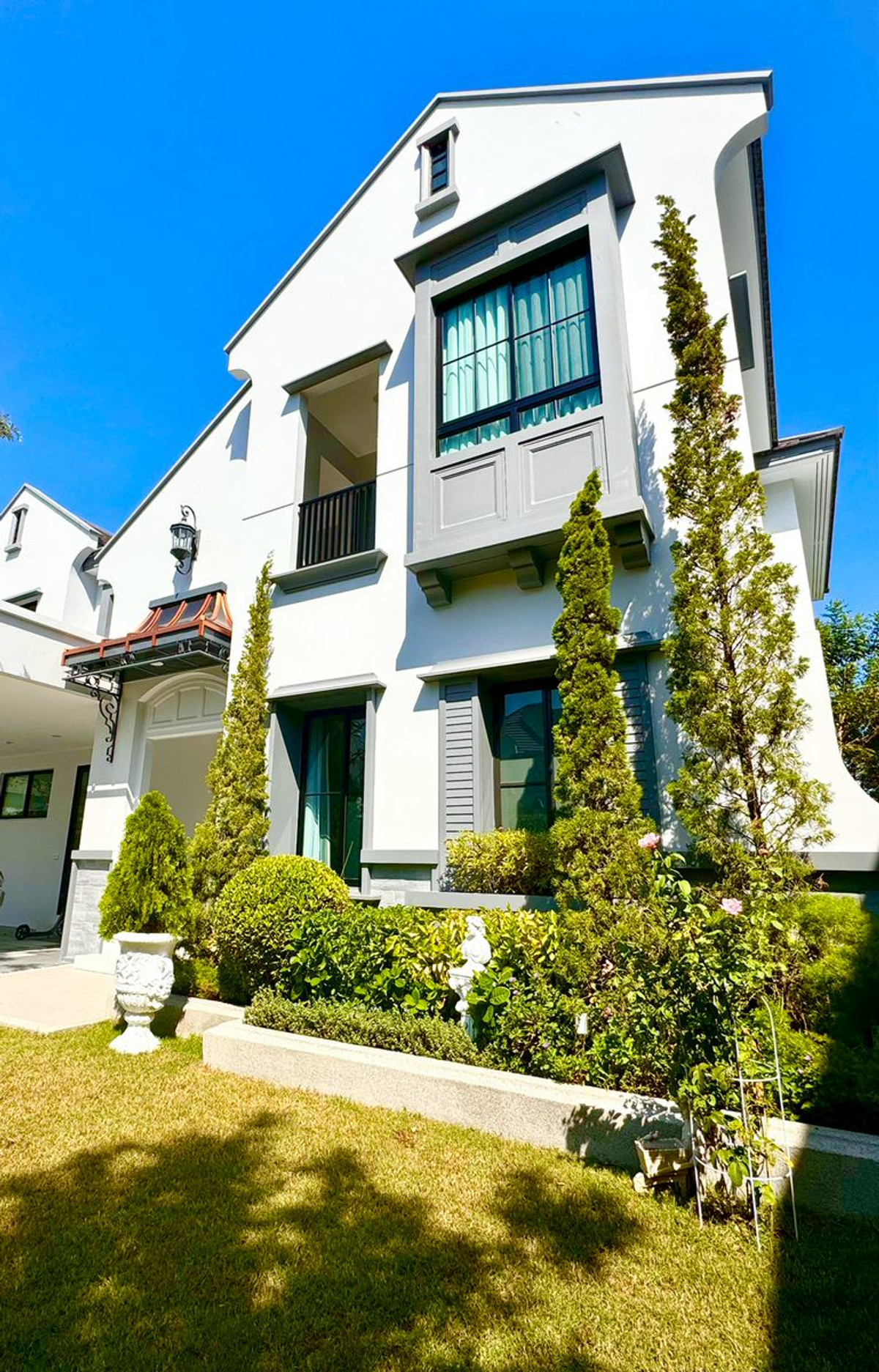 For SaleHousePattanakan, Srinakarin : Nantawan Rama 9 - New Krungthepkreetha / 4 Bedrooms (FOR SALE) AA630