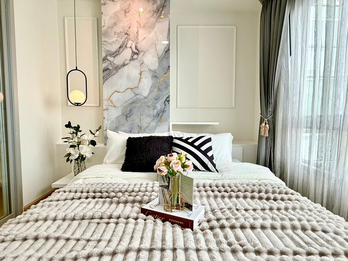 For SaleCondoPinklao, Charansanitwong : Urgent sale!!! Newly decorated condo Fully furnished Ready to move in, high floor, rare view, at an affordable price. The owner is selling it himself.