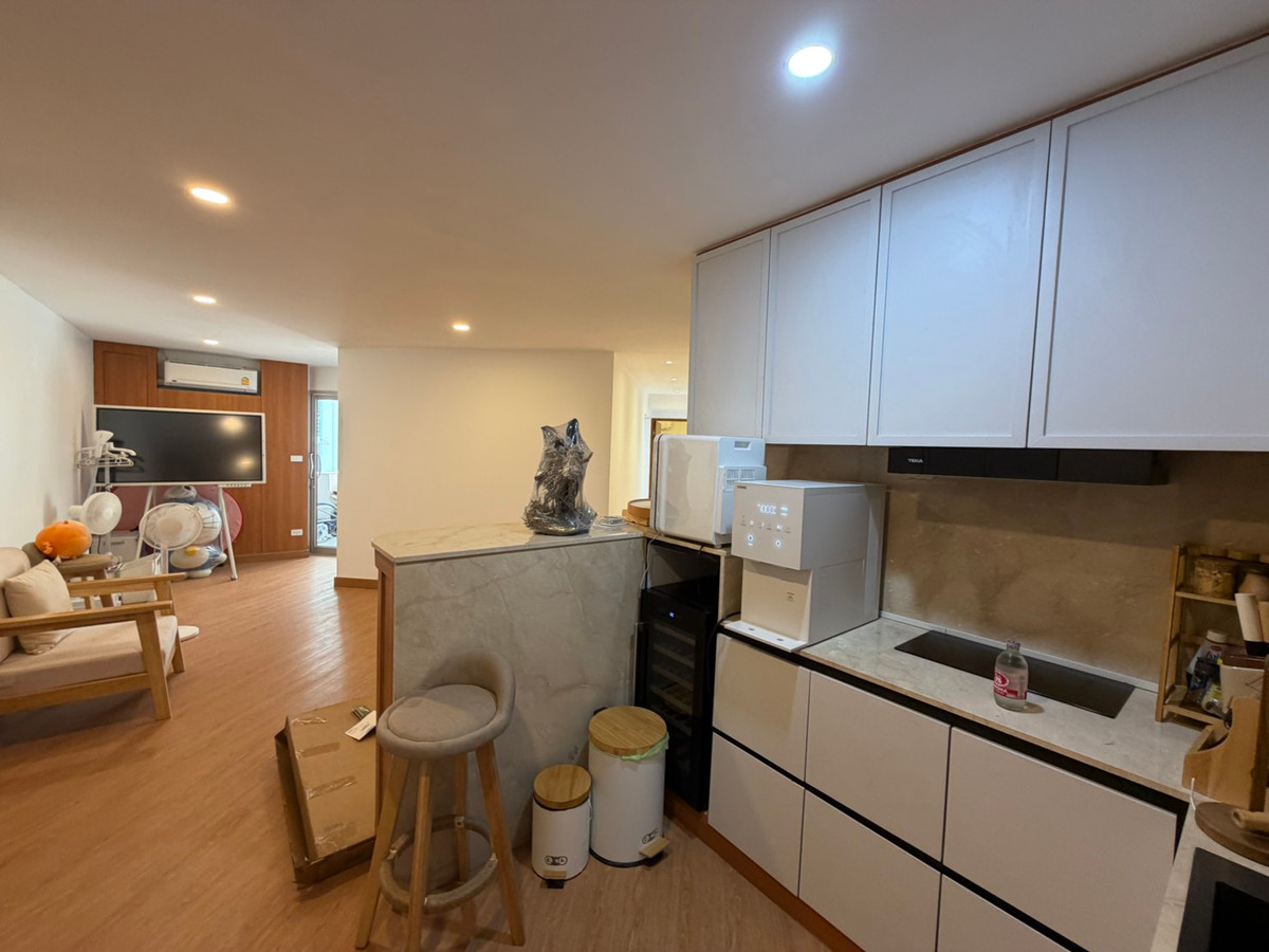 For SaleCondoRama3 (Riverside),Satupadit : Condo for sale SV City Rama 3, large size 91 sq m, 19th floor, Building 5, newly renovated room, adjusted to 1 bedroom, 1 office, Chao Phraya River view, open, good wind, quiet, with 1 regular parking space, convenient travel, near CBD Rama 3.