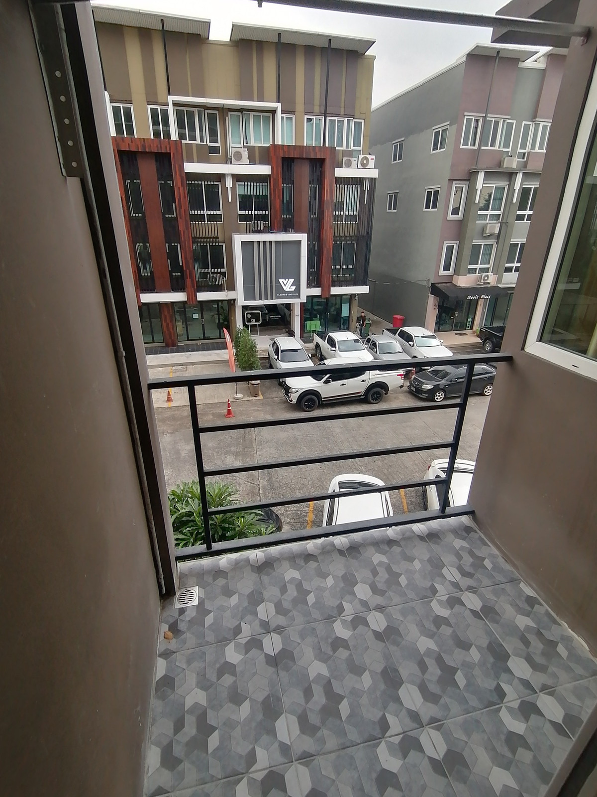 ขายคอนโดเลียบทางด่วนรามอินทรา : ✅ ห้องรีโนเวทใหม่ทั้งห้อง เข้าอยู่ได้ทันที ทำเลใกล้รถไฟฟ้าสายสีชมพู ✅ The Trend Condo คู้บอน–รามอินทรา