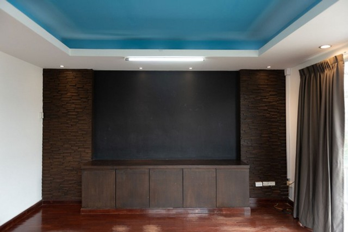 ให้เช่าทาวน์โฮมโชคชัย4 ลาดพร้าว71 : HR3325ให้เช่าHome Office สภาพสวย พร้อมใช้งาน หมู่บ้านชาลิสา ลาดพร้าววังหิน 34 พื้นที่ใช้สอยจุใจ 200 ตร.ม.  6 ห้องนอน/ห้องทำงาน |ทำเลศักยภาพเชื่อมต่อนาคนิวาส