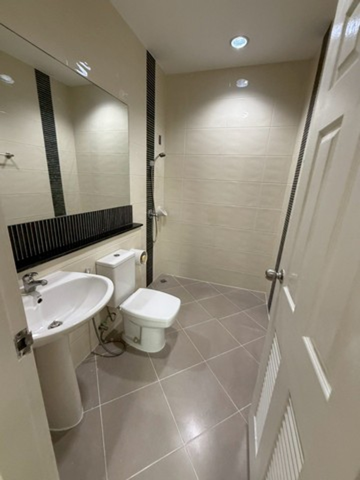 ให้เช่าทาวน์โฮมเกษตร นวมินทร์ ลาดปลาเค้า : HR3320ให้เช่าโฮมออฟฟิศ 4 ชั้น โครงการ Premium Place นวมินทร์–สุขาภิบาล 1 ทำเลศักยภาพ ใกล้ซอยนวมินทร์ 89 จดทะเบียนบริษัทได้