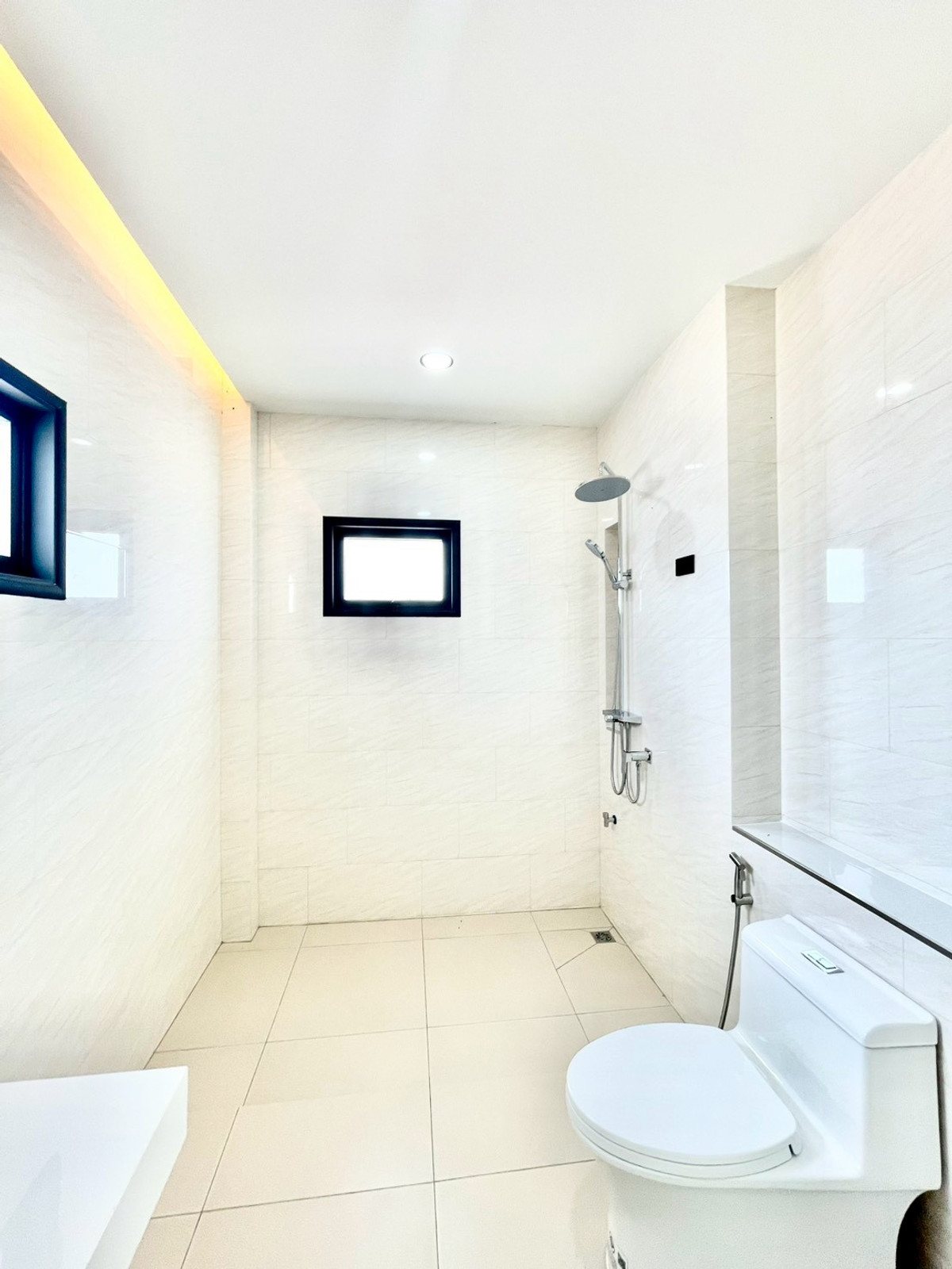 For SaleHousePattaya, Bangsaen, Chonburi : Detached House 57 Sq.w. behind Wat Takian Tia / 4 Bedrooms (FOR SALE) BEWN106