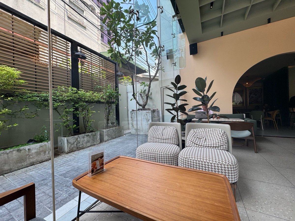 For RentShop HouseSukhumvit, Asoke, Thonglor : 📌Space for rent, suitable for cafes, restaurants, Ekkamai location.