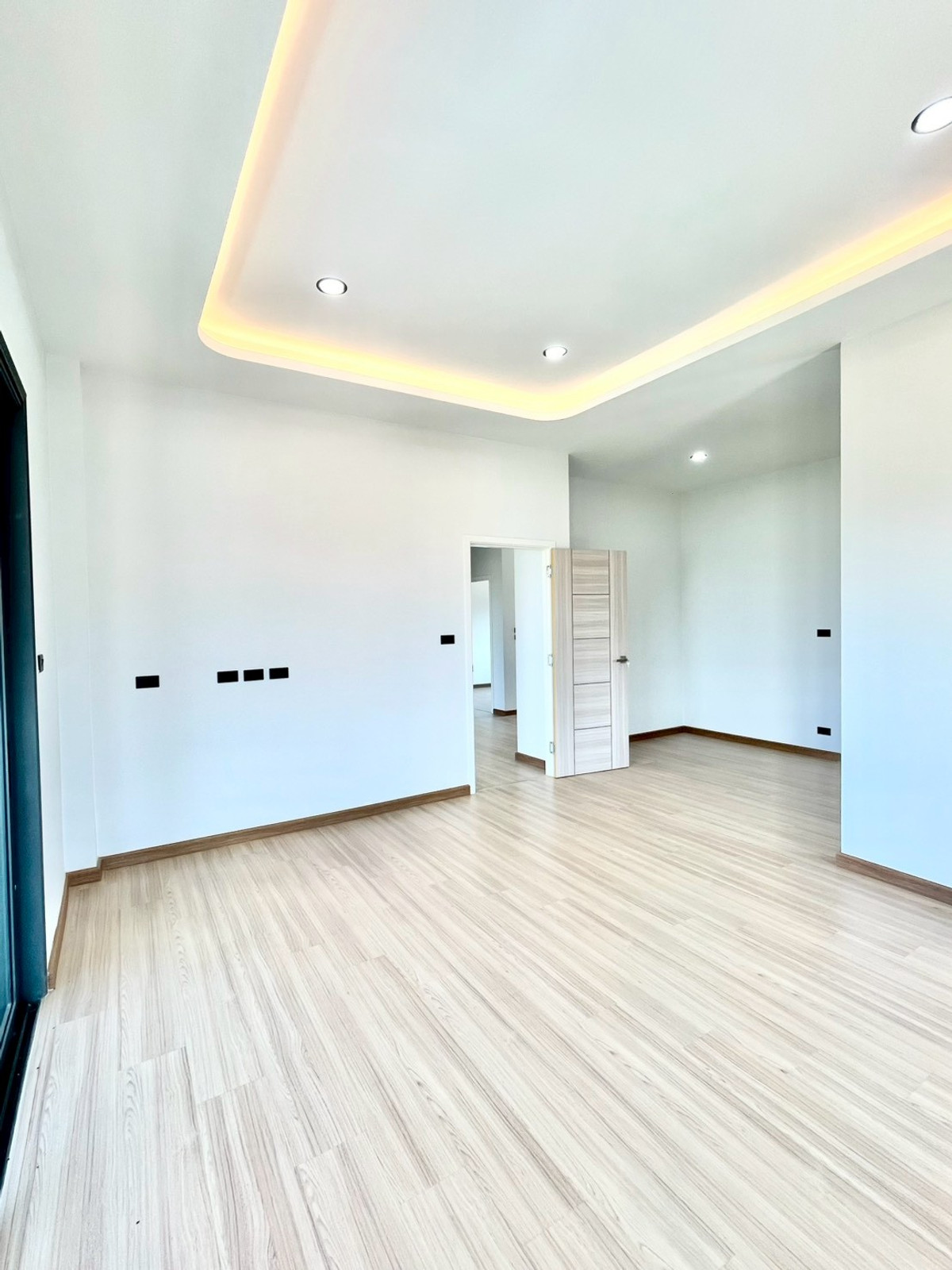 For SaleHousePattaya, Bangsaen, Chonburi : Detached House 57 Sq.w. behind Wat Takian Tia / 4 Bedrooms (FOR SALE) BEWN106