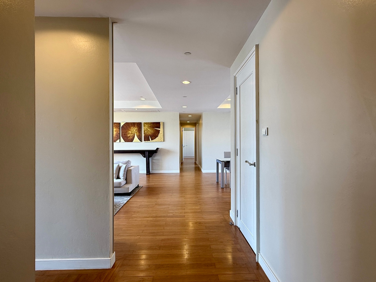 ให้เช่าคอนโดสุขุมวิท อโศก ทองหล่อ : คอนโด 4 ห้องนอน เลี้ยงสัตว์ได้ ใจกลางซอยทองหล่อ ใกล้สถานีรถไฟฟ้า BTS ทองหล่อ