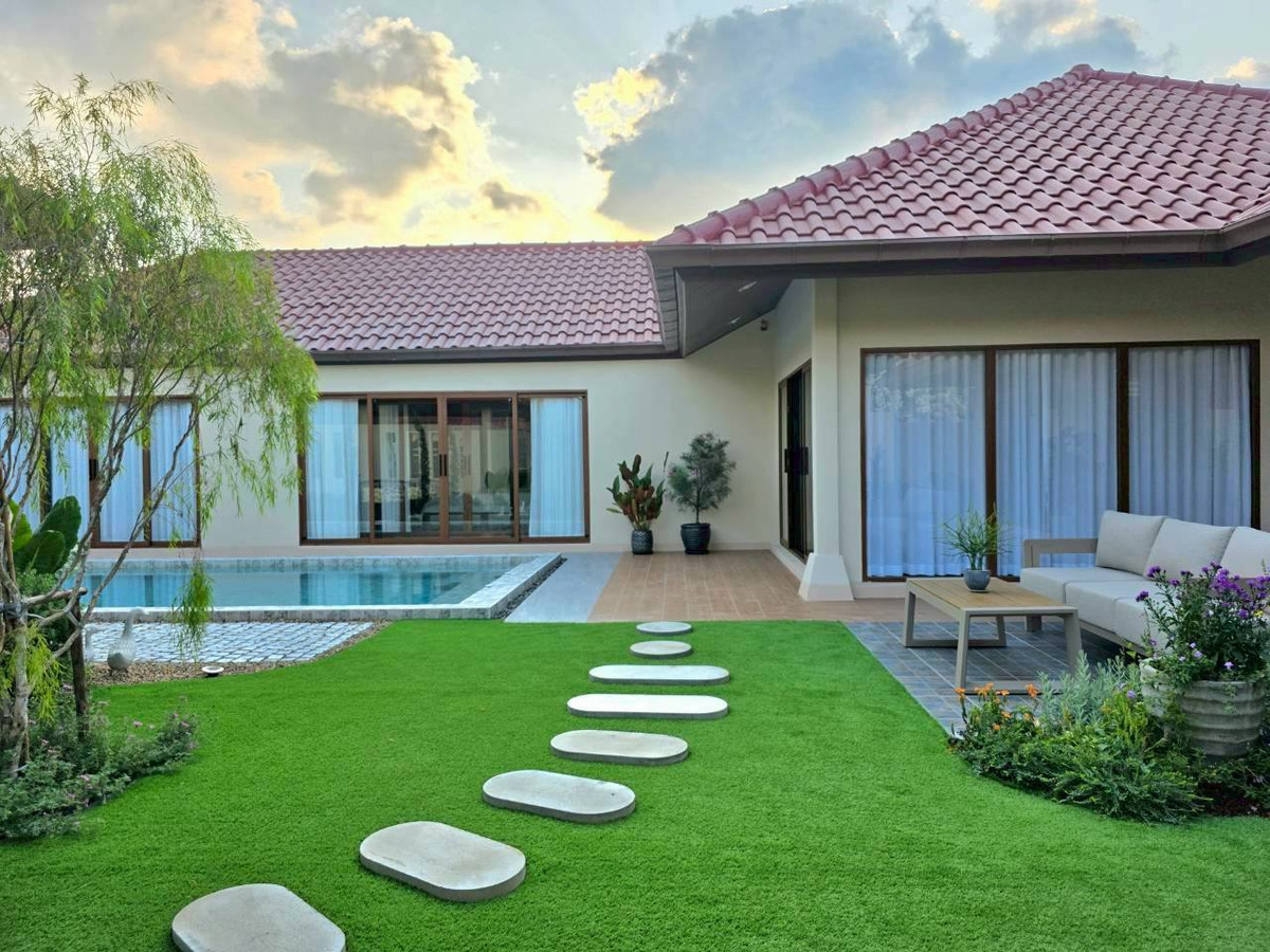 ให้เช่าพัทยา บางแสน ชลบุรี สัตหีบ : บ้านพูลวิลล่า  สไตล์ Cottage Garden รายล้อมด้วยต้นไม้ ดอกไม้ เหมาะสำหรับคนที่ชอบความผ่อนคลาย ใกล้ชิดธรรมชาติ 