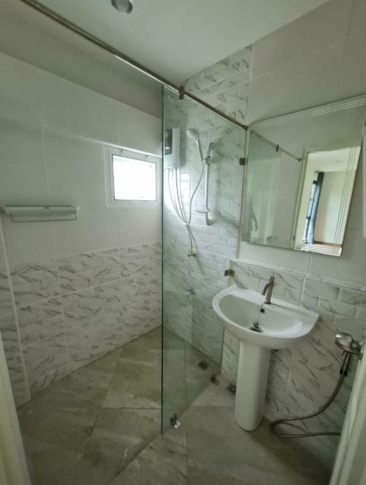 For RentHouseChokchai 4, Ladprao 71, Ladprao 48, : HR3327 Home Office for rent, completely renovated, Chokchai 4, wide area 70 sq m, parking for up to 7 cars, company registration possible.