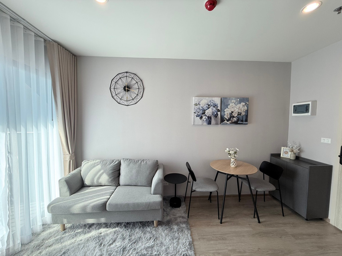 For RentCondoRama9, Petchburi, RCA : ✨𝐍𝐮𝐞 𝐃𝐢𝐬𝐭𝐫𝐢𝐜𝐭 𝐑𝟗✨ - Complete furniture and electrical appliances. You can move in now.