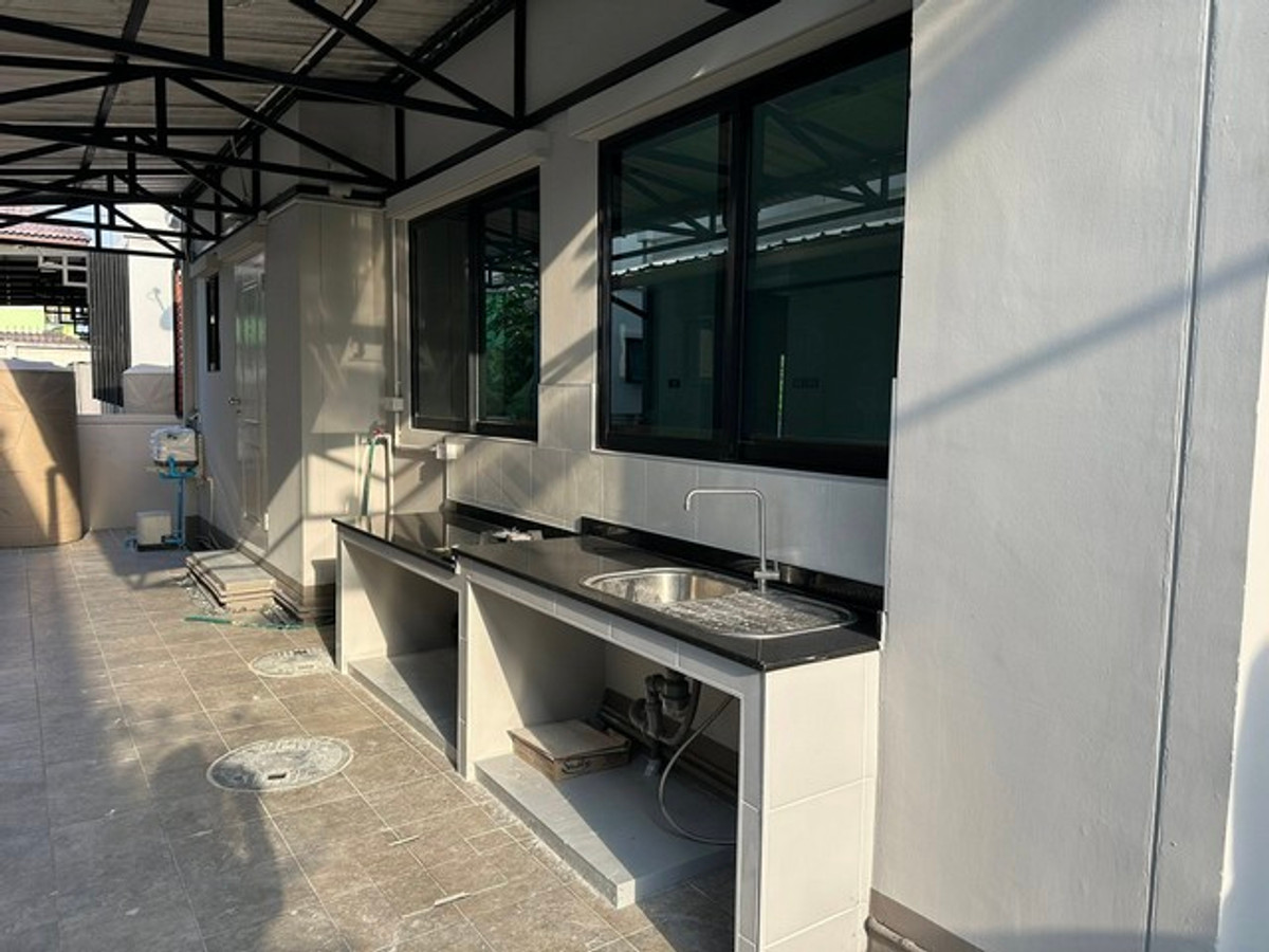 For RentHousePathum Thani,Rangsit, Thammasat : HR3322 Single house for rent, PAVE Rangsit project (Khlong 4) – beautiful house, new condition, with furniture/new appliances.