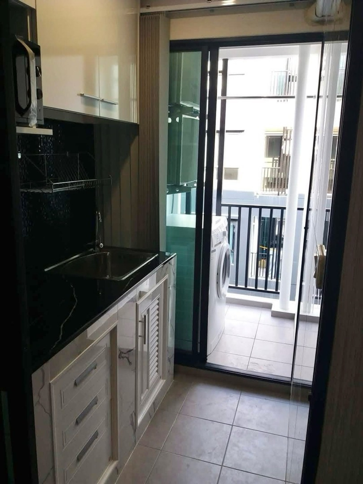 ให้เช่าคอนโดวิภาวดี ดอนเมือง หลักสี่ : 📍โครงการ : รีช พหลโยธิน 52
🚝 ใกล้ : BTS สถานีสะพานใหม่ 400 เมตร
💵 ราคาเช่า : 10,500 บาท / เดือน