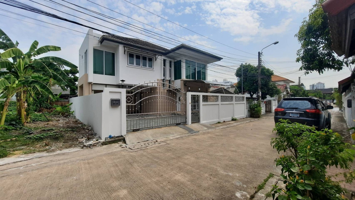 For RentHousePattanakan, Srinakarin : Detached House Keha Nakhon 3 / 4 Bedrooms (FOR RENT) FON223
