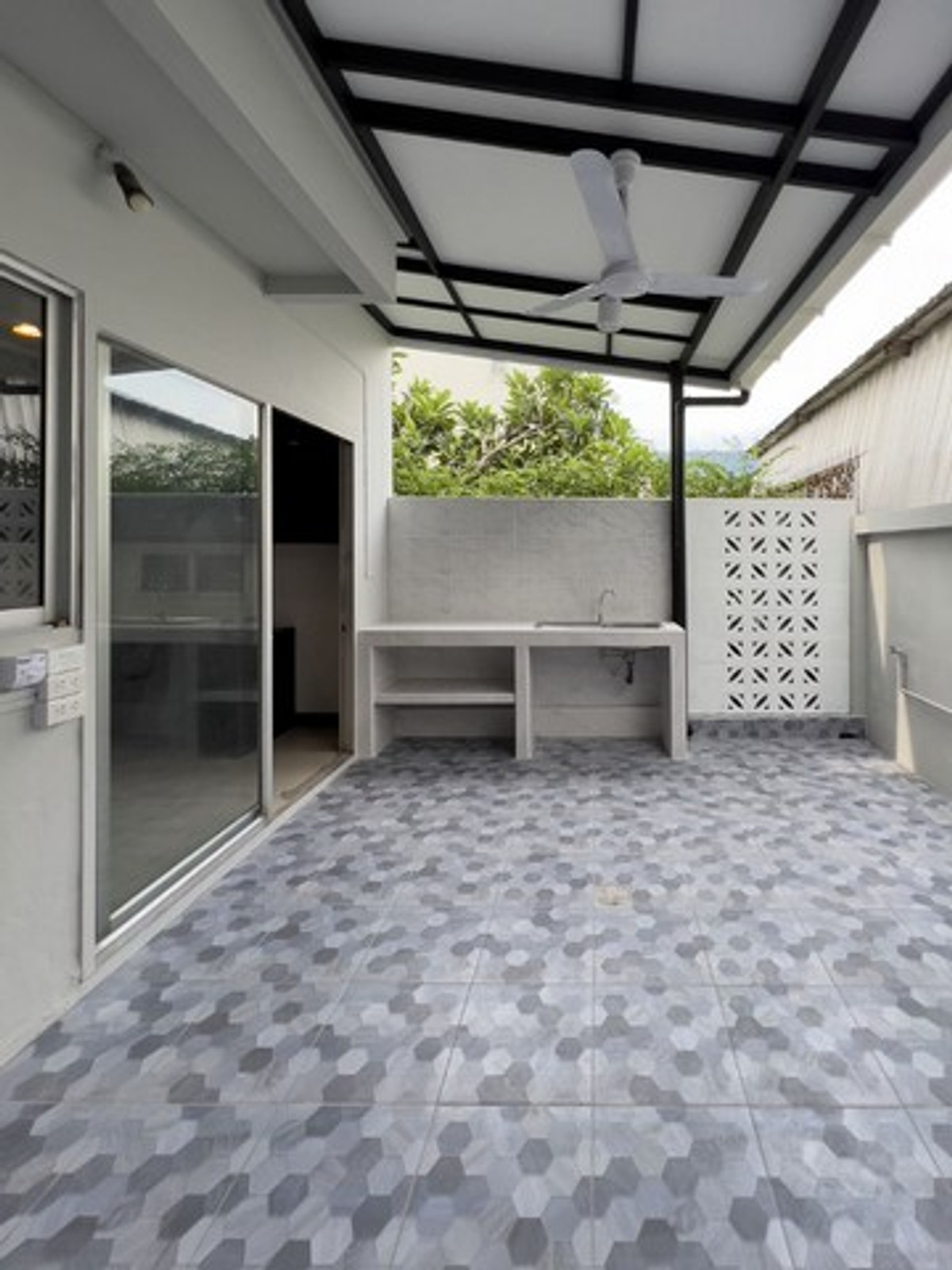 ให้เช่าทาวน์โฮมโชคชัย4 ลาดพร้าว71 : HR3325ให้เช่าHome Office สภาพสวย พร้อมใช้งาน หมู่บ้านชาลิสา ลาดพร้าววังหิน 34 พื้นที่ใช้สอยจุใจ 200 ตร.ม.  6 ห้องนอน/ห้องทำงาน |ทำเลศักยภาพเชื่อมต่อนาคนิวาส