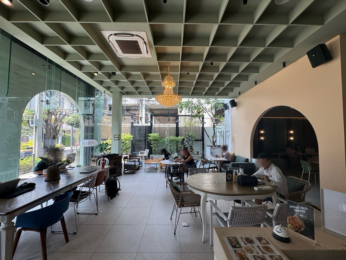For RentShop HouseSukhumvit, Asoke, Thonglor : 📌Space for rent, suitable for cafes, restaurants, Ekkamai location.